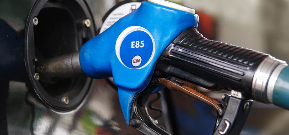 Révolution Verte : La Conversion à l'Éthanol dans l'Industrie Automobile